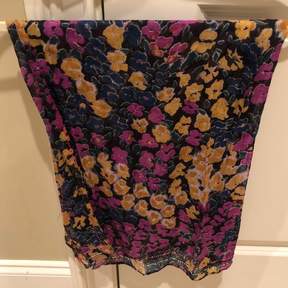 Multicolored flower-pattern scarf